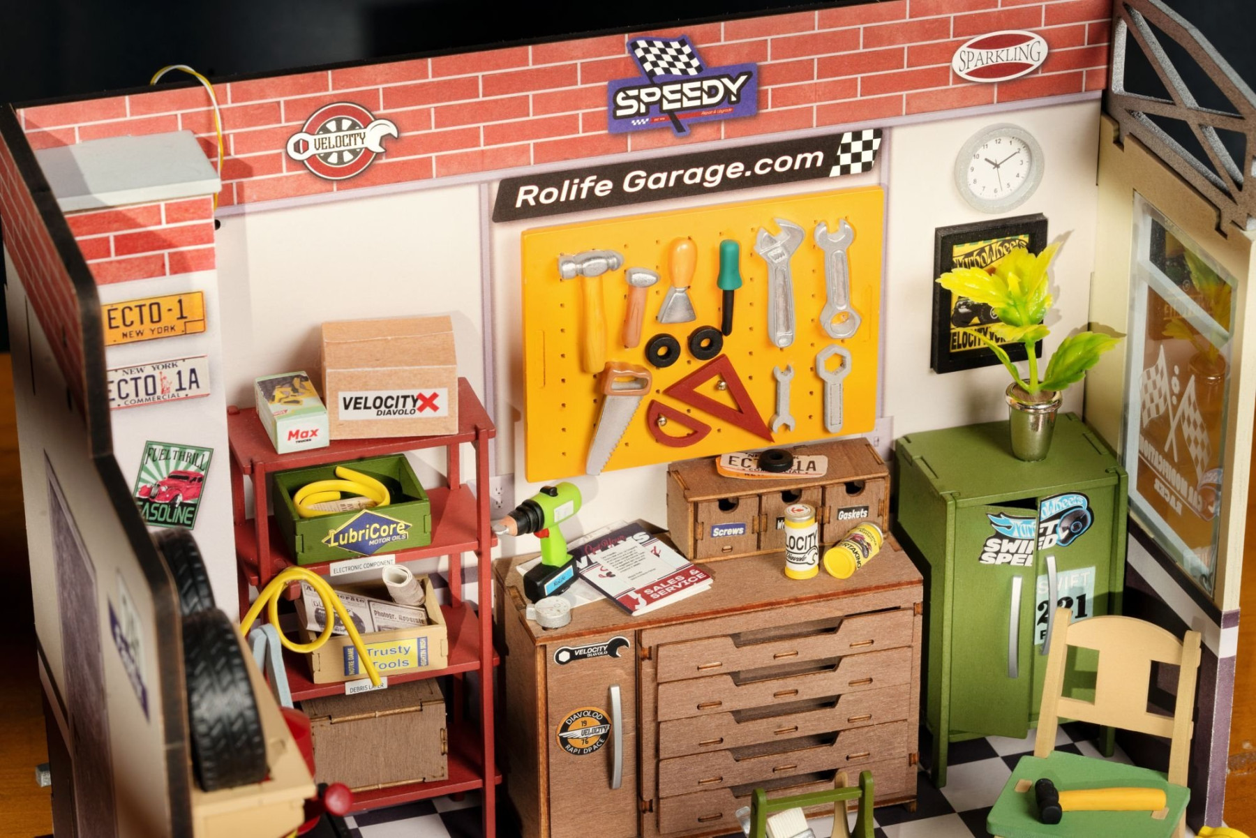 Robotime DIY Miniature House - Garage Workshop Kit (157 Pieces) - DG165 - Image 4